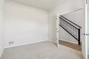 329 N Aspen Dr, Cortland, IL 60112 - Photo 18