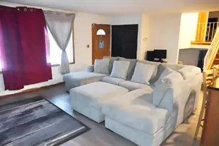 215 Hawthorne Cir, Joliet, IL 60433 - Photo 2