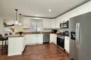 1913 Milton Ave, Northbrook, IL 60062 - Photo 6