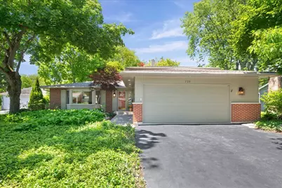 725 Kenwood Avenue, Libertyville, IL 60048 - Photo 1
