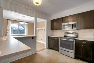 1002 Castilian Ct, Glenview, IL 60025 - Photo 8