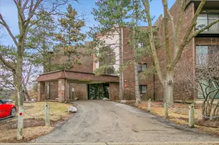 1002 Castilian Ct, Glenview, IL 60025 - Photo 2