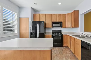 31754 N Pineview Blvd, Lakemoor, IL 60051 - Photo 6