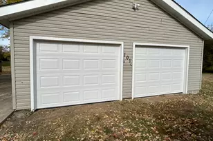 101 N Vermillion St, Troy Grove, IL 61372 - Photo 2