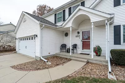 607 Old Farm Road, Bloomington, IL 61704 - Photo 4