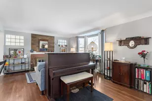 8334 Harding Ave, Skokie, IL 60076 - Photo 12