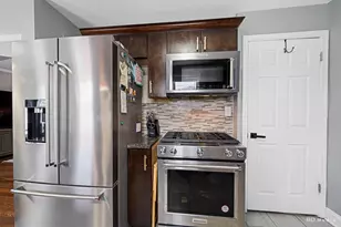 10714 S Calumet Ave, Chicago, IL 60628 - Photo 8