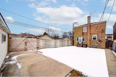 10714 S Calumet Avenue, Chicago, IL 60628 - Photo 24