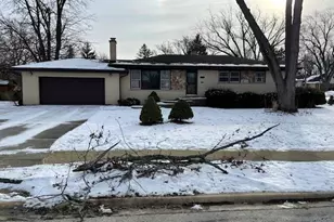 525 Bunning Dr, Downers Grove, IL 60516 - Photo 1