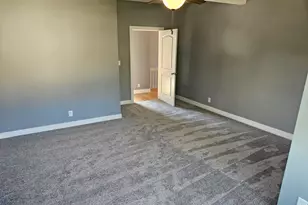 215 E Sale St, Tuscola, IL 61953 - Photo 22