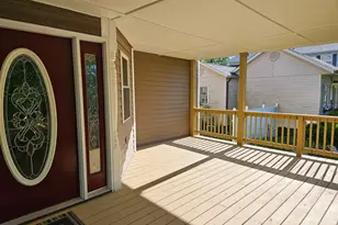 215 E Sale St, Tuscola, IL 61953 - Photo 4