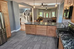 215 E Sale St, Tuscola, IL 61953 - Photo 16