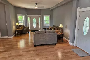 215 E Sale St, Tuscola, IL 61953 - Photo 10