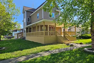 215 E Sale St, Tuscola, IL 61953 - Photo 2