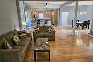 215 E Sale St, Tuscola, IL 61953 - Photo 8