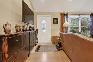 1748 N Windsor Dr, Arlington Heights, IL 60004 - Photo 2