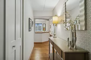 104 N Pine Ave, Arlington Heights, IL 60004 - Photo 2