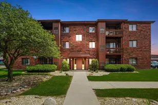 15705 Peggy Ln, Oak Forest, IL 60452 - Photo 2