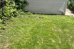 7927 S Burnham Ave, Chicago, IL 60617 - Photo 10