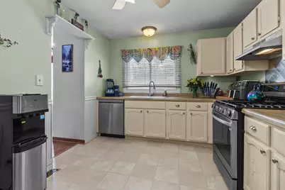 113 Wallace Street, Bartlett, IL 60103 - Photo 16