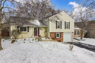 113 Wallace St, Bartlett, IL 60103 - Photo 2