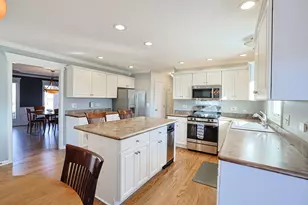 39W059 Foxwood Ln, Saint Charles, IL 60175 - Photo 10