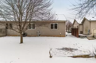 40 S Walnut Dr, North Aurora, IL 60542 - Photo 36