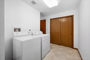 40 S Walnut Dr, North Aurora, IL 60542 - Photo 16