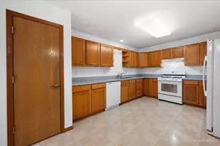 40 S Walnut Dr, North Aurora, IL 60542 - Photo 12