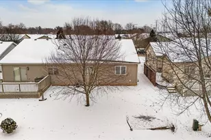 40 S Walnut Dr, North Aurora, IL 60542 - Photo 34