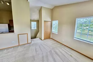 1531 Silverstone Dr, Carpentersville, IL 60110 - Photo 4