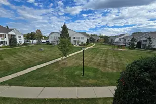 1531 Silverstone Dr, Carpentersville, IL 60110 - Photo 2