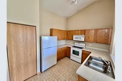 1531 Silverstone Drive #1531, Carpentersville, IL 60110 - Photo 2