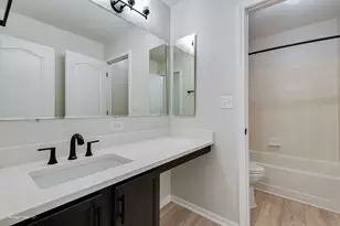 2723 Hillsboro Blvd, Aurora, IL 60503 - Photo 14