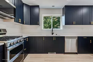 2723 Hillsboro Blvd, Aurora, IL 60503 - Photo 2