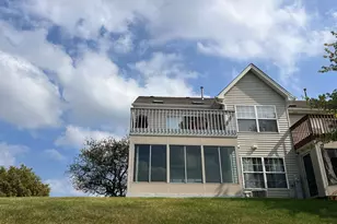 900 Windstone Ct, Lake in the Hills, IL 60156 - Photo 18