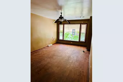 8219 S Muskegon Avenue, Chicago, IL 60617 - Photo 4