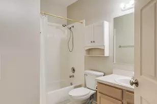 7105 Westwood Dr, Carpentersville, IL 60110 - Photo 6