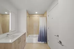 211 N Harbor Dr, Chicago, IL 60601 - Photo 24