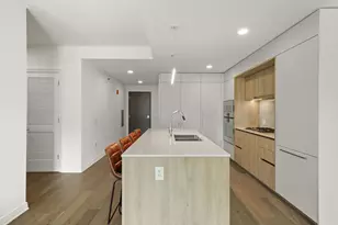 211 N Harbor Dr, Chicago, IL 60601 - Photo 2