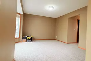 13375 Springhill Dr, Winnebago, IL 61088 - Photo 8