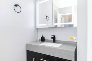 4170 N Marine Dr, Chicago, IL 60613 - Photo 12