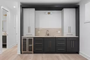 2433 W Cuyler Ave, Chicago, IL 60618 - Photo 34