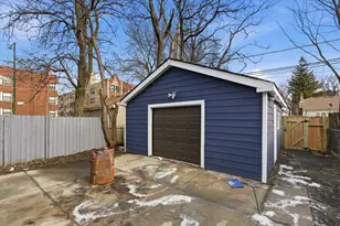 8305 S Maryland Ave, Chicago, IL 60619 - Photo 32