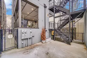 819 N Hoyne Ave, Chicago, IL 60622 - Photo 26