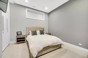 819 N Hoyne Ave, Chicago, IL 60622 - Photo 18