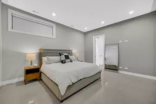 819 N Hoyne Ave, Chicago, IL 60622 - Photo 14