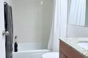 3033 N Sheridan Rd, Chicago, IL 60657 - Photo 2