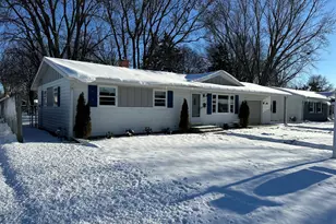 514 Garden Dr, Belvidere, IL 61008 - Photo 1