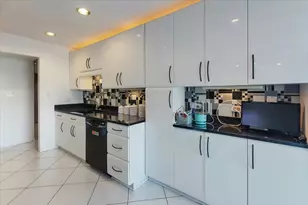 4757 Howard St, Skokie, IL 60076 - Photo 18